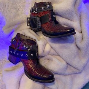 Maroon saloon bootie